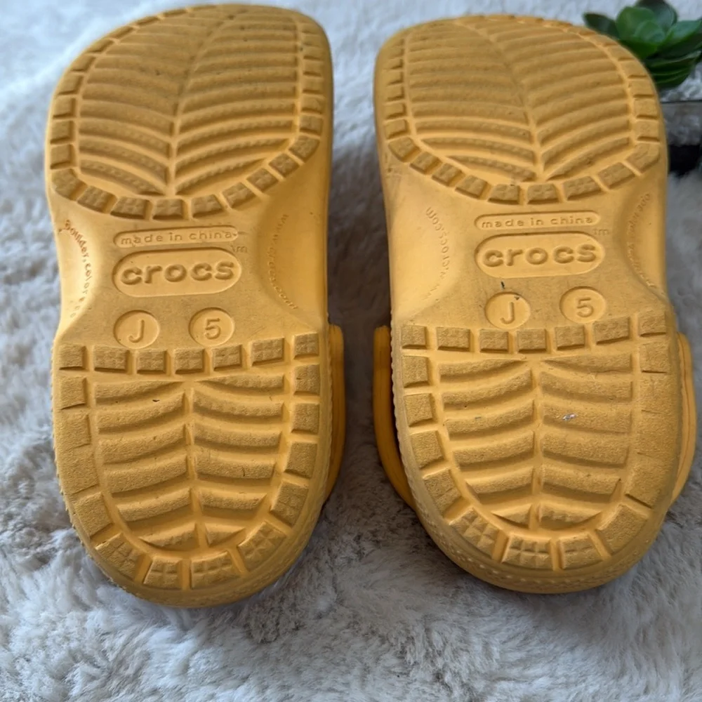 Crocs Sandals Water Shoes Slip On Clogs Rubber Kids Youth Size 5 Orange